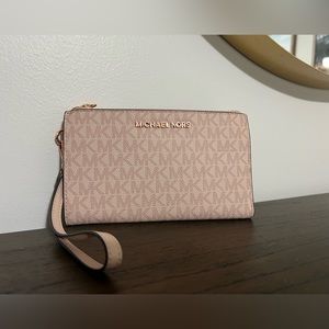 Michael Kors Wristlet/Wallet